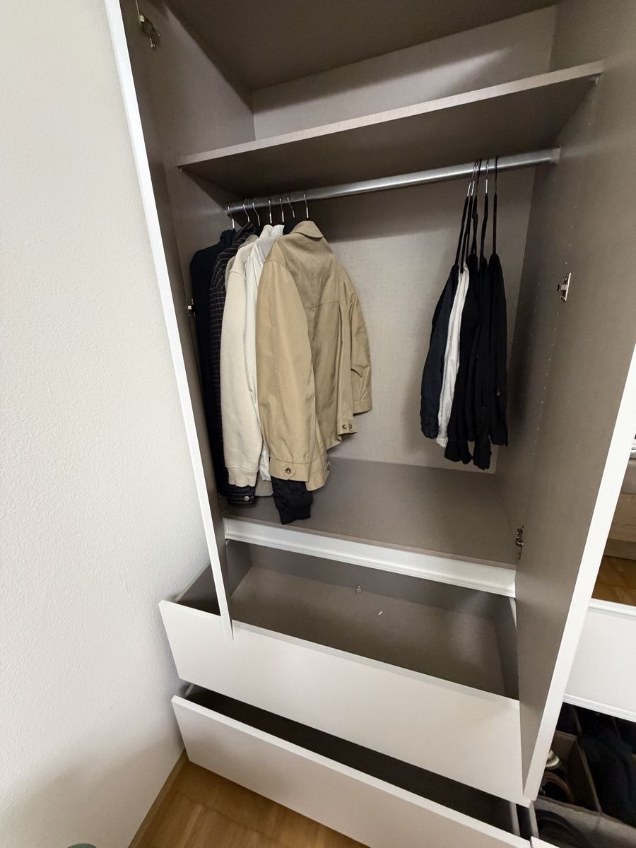 Schränke: Kleiderschrank – Gebraucht aus Oberwil BL von Hariva 3
