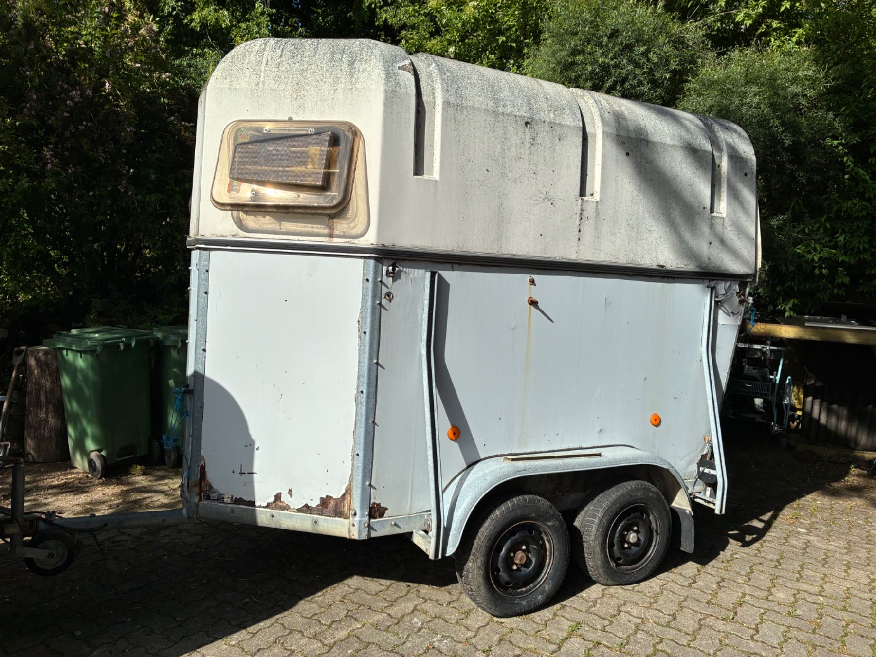 Böckmann Anhänger: Pferdetransportanhänger oder mobiler Stall – Gebraucht aus Stallikon von Nemberch2000
