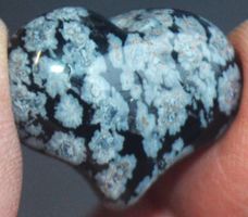 Deko - Heilsteine X-567 – Schneeflocken Obsidian Herz