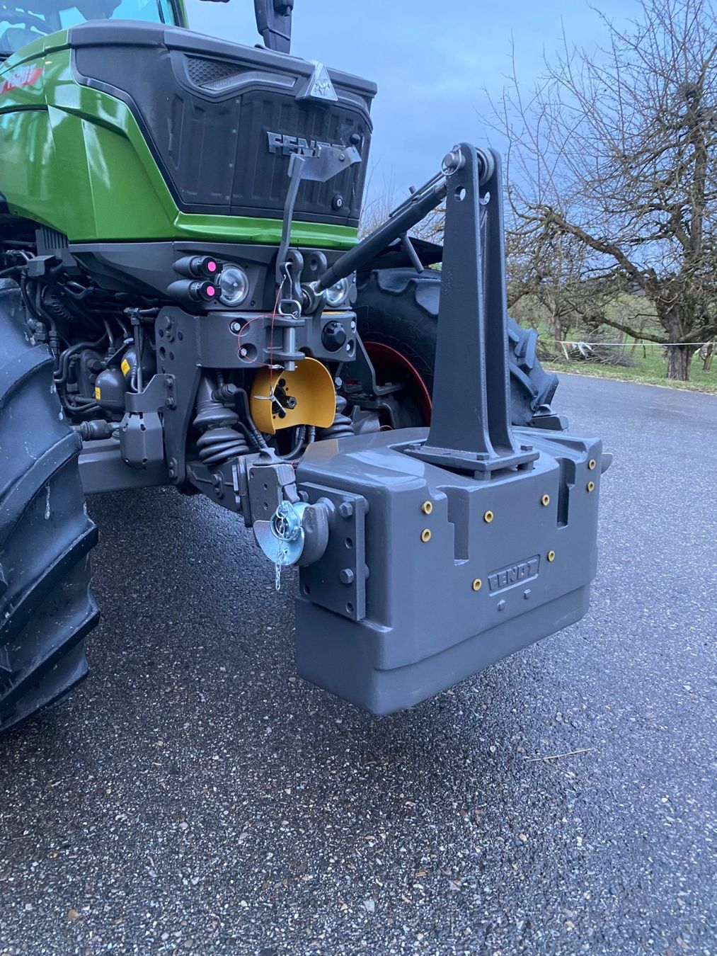 Fendt Traktoren: Frontgewicht Fendt 870Kg – Neu (gemäss Beschreibung) aus Roggliswil von Eegon1 1