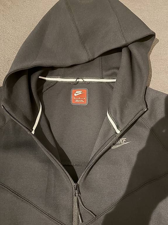 Giacche: Nike Tech Fleece M – Usato da St. Gallen venduto da 84PYREXLIVIN06