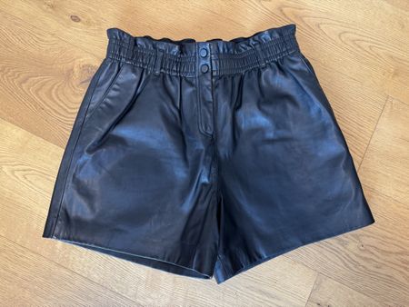 Schwarze Ledershorts von ba&sh NEU!!