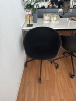 Schwarzer Drehstuhl mit Rollen - Top Zustand!