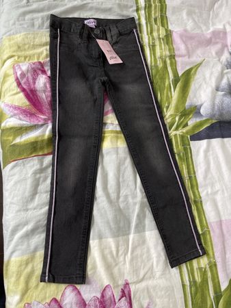 Pantalons fille taille 122 neufs