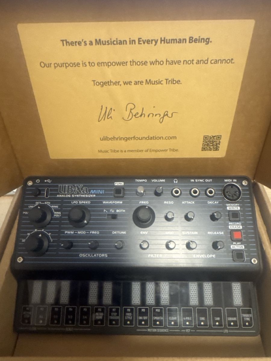 Behringer Instruments de musique: Behringer UB-Xa Mini Analog Synthesizer - Great Condition! – Neuf (Voir description) à Paudex par mrh_6wwk 1