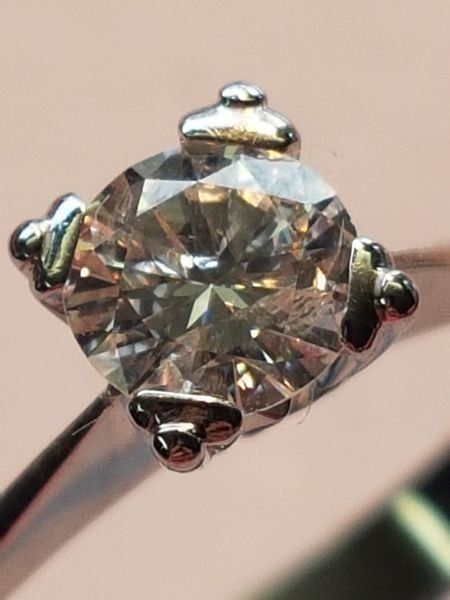 Bagues: Edler Solitärring mit 1 Brillant – Neuf (Voir description) à Unterägeri par Altgoldschmuck 5