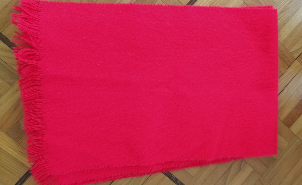 Écharpe rouge C&A Schal rot C&A (D'occasion) à MOUTIER pour CHF