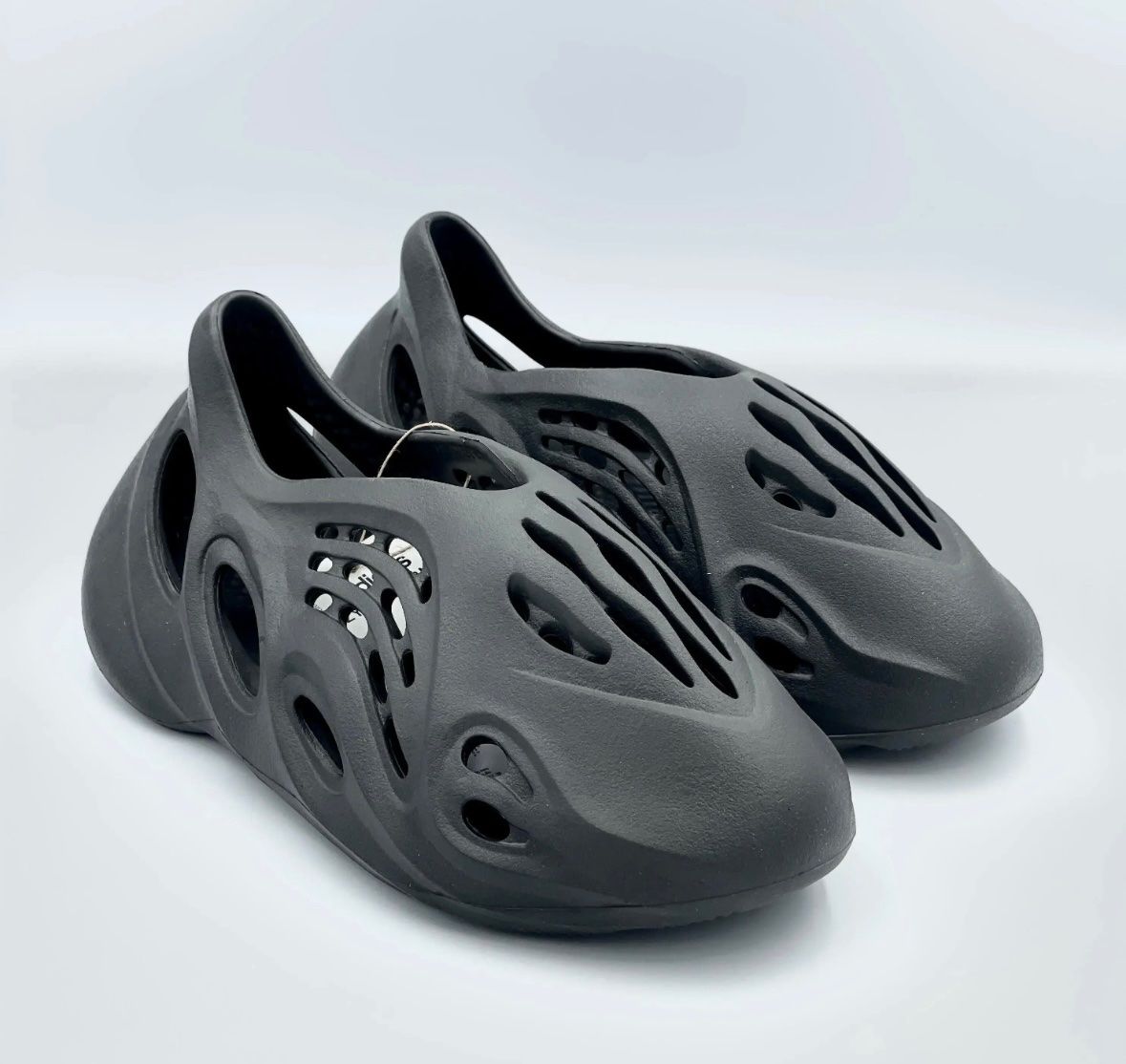 Adidas Scarpe da uomo: ADIDAS YEEZY FOAM RUNNER ONYX Gr. 40.5 – Usato da Klingnau venduto da Vdado