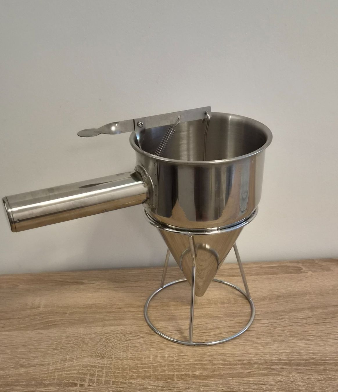 Sonstige antike Technik & Geräte: Entonnoir à piston 1,2l neuf – Neu (gemäss Beschreibung) aus Bouveret von lagartha
