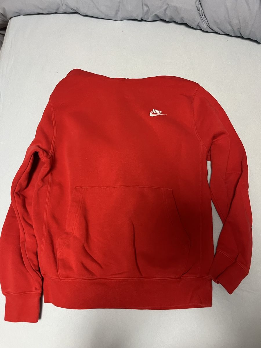 Nike Maglioni & Felpe: Nike Kapuzenpullover rot – Usato da Romanshorn venduto da Luette19