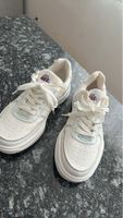Weisse Sneaker mit blauen Akzenten, Grösse 40 - Neuwertig