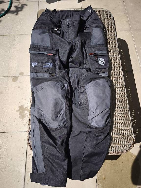Pantaloni: Pantalon moto  – Usato da fribourg venduto da pipas01