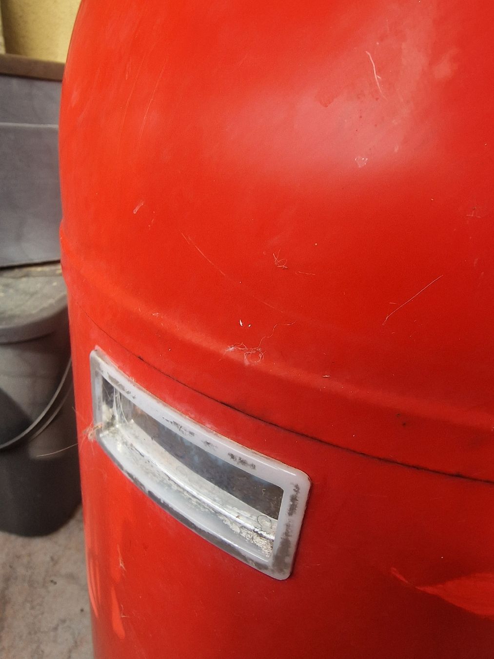 Wesco Cestini per rifiuti: Rotes Mülleimer/ red trash can – Usato da Zürich venduto da vbrioschi 2