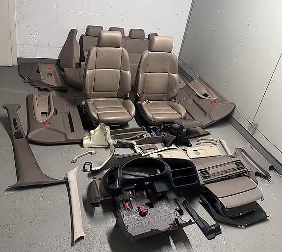 BMW Tutti pezzi di ricambio auto: BMW E36 komplett Lederausstattung Touring  – Usato da Jonen venduto da BMWE369 1