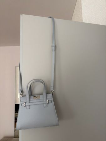 Helle Handtasche, hellblau, neuwertig für den Sommer!
