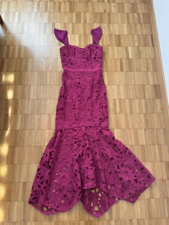 Wunderschönes Chi Chi London Kleid, Gr. S, Lila Spitze.