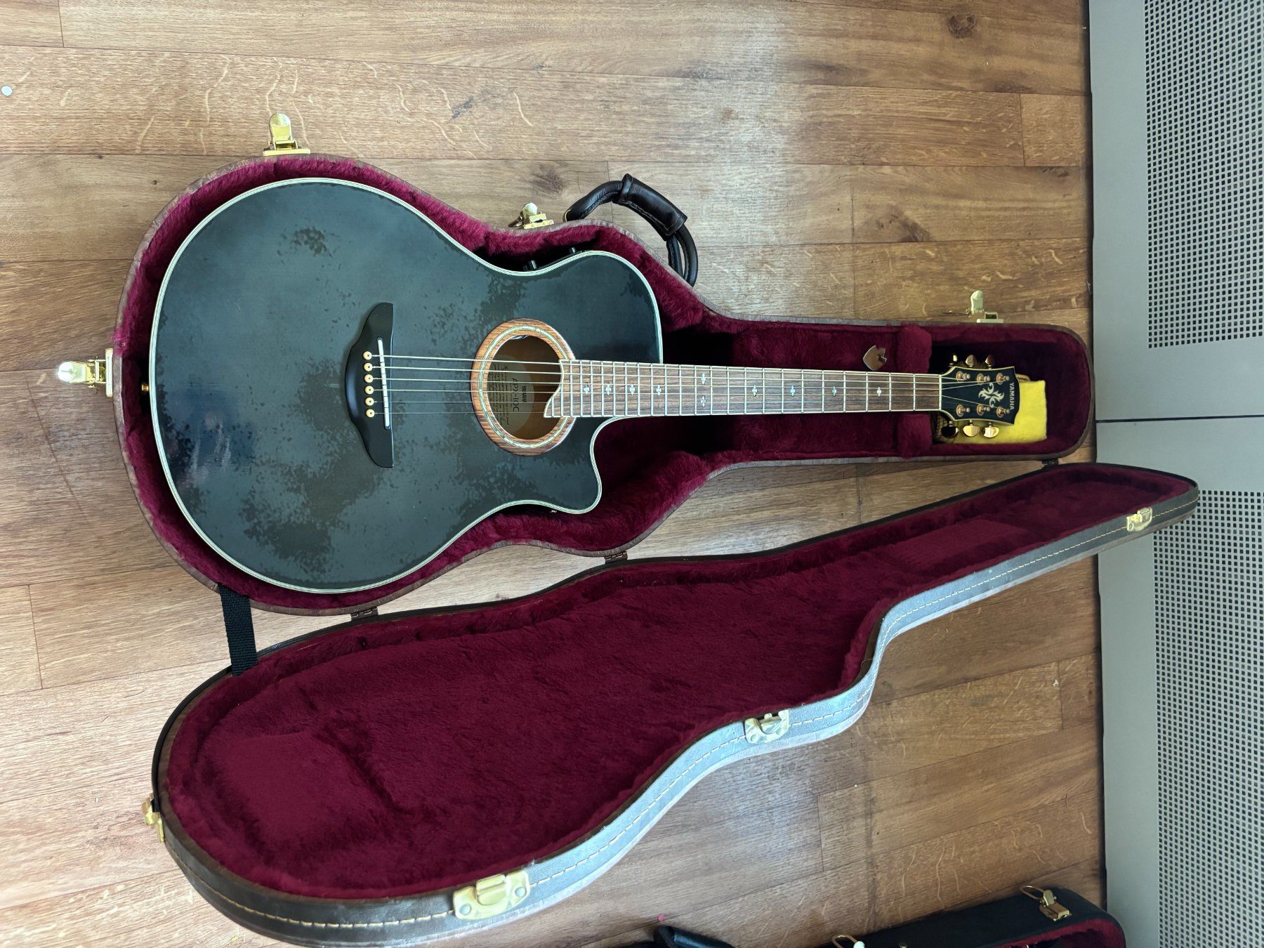 Yamaha Strumenti musicali: Yamaha APX-10C – Usato da Muttenz venduto da due_z7qf