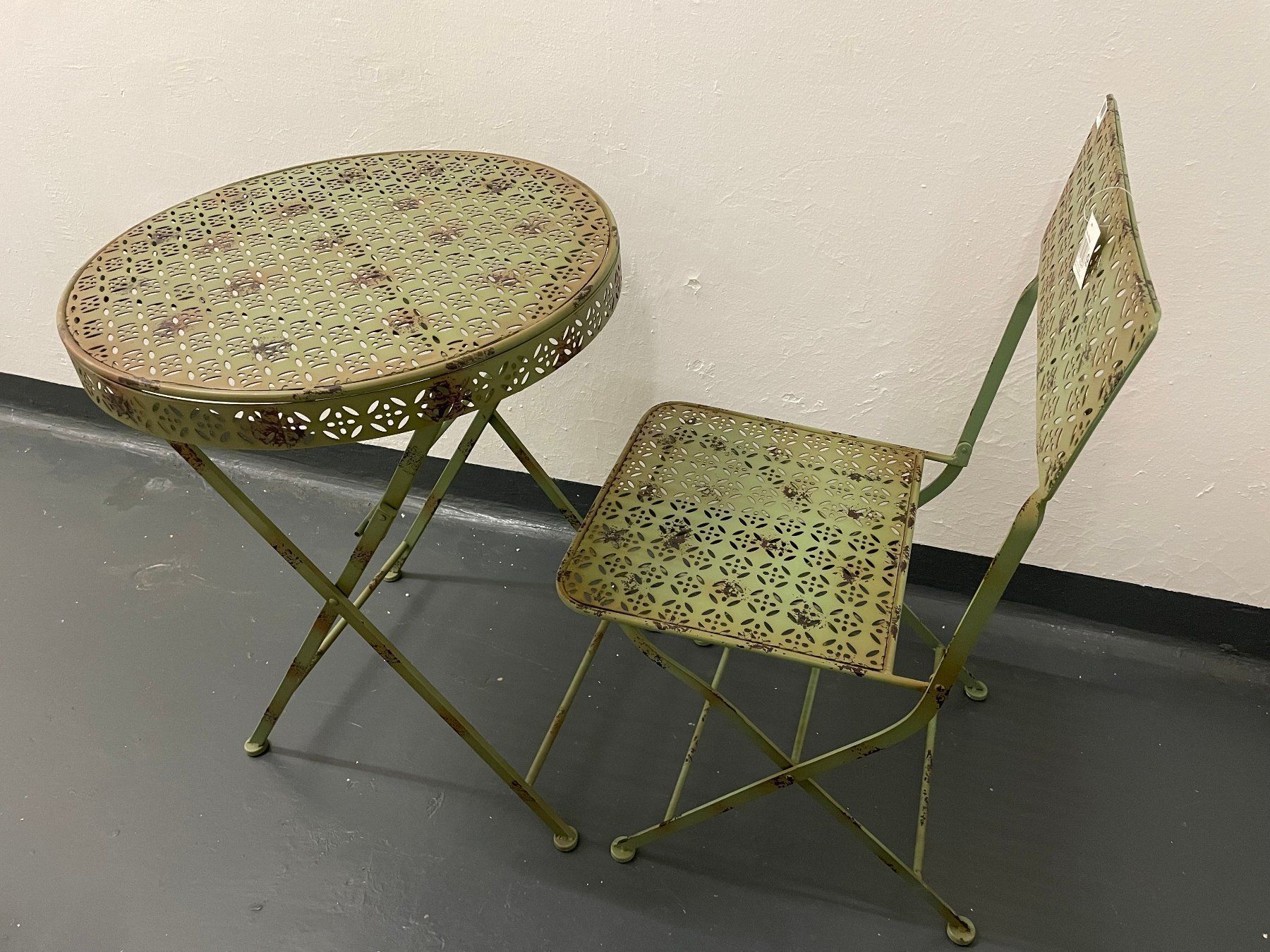 Tables: Gartentisch rund mit Stuhl/Neu und OVP – Neuf avec emballage d'origine à Volketswil par rubin74