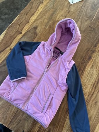 Mädchen Steppjacke mit Fleece Grösse 122/128 guter Zustand