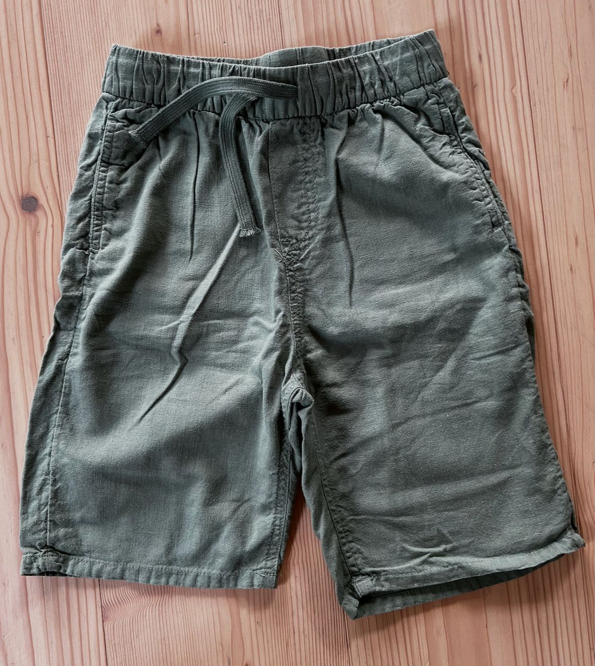 H&M Pantaloni: H&M Shorts Gr.134 - Leinen – Usato da Zürich venduto da meggimay 1