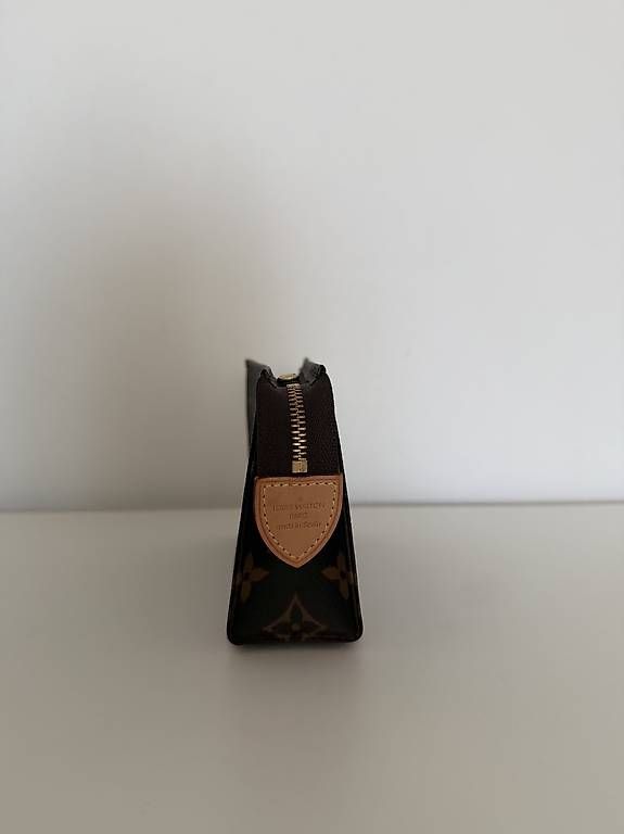 Custodie per cosmetici: Louis Vuitton Poche Toilette 15 Monogram – Usato da Basel venduto da Ohschaumal 1