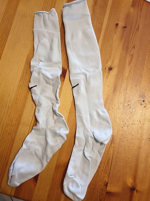 Scarpe da uomo: Chaussures de foot, protèges tibia et chaussettes – Usato da Vuisternens-Romont venduto da mag_k56f 3