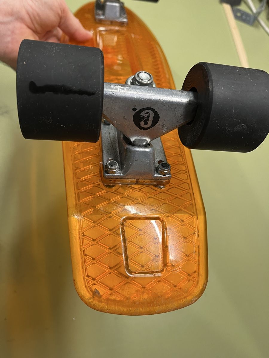 Skateboards: Skateboard orange 80er Stil, aus 2019 – Usato da Eglisau venduto da eglisau1 6