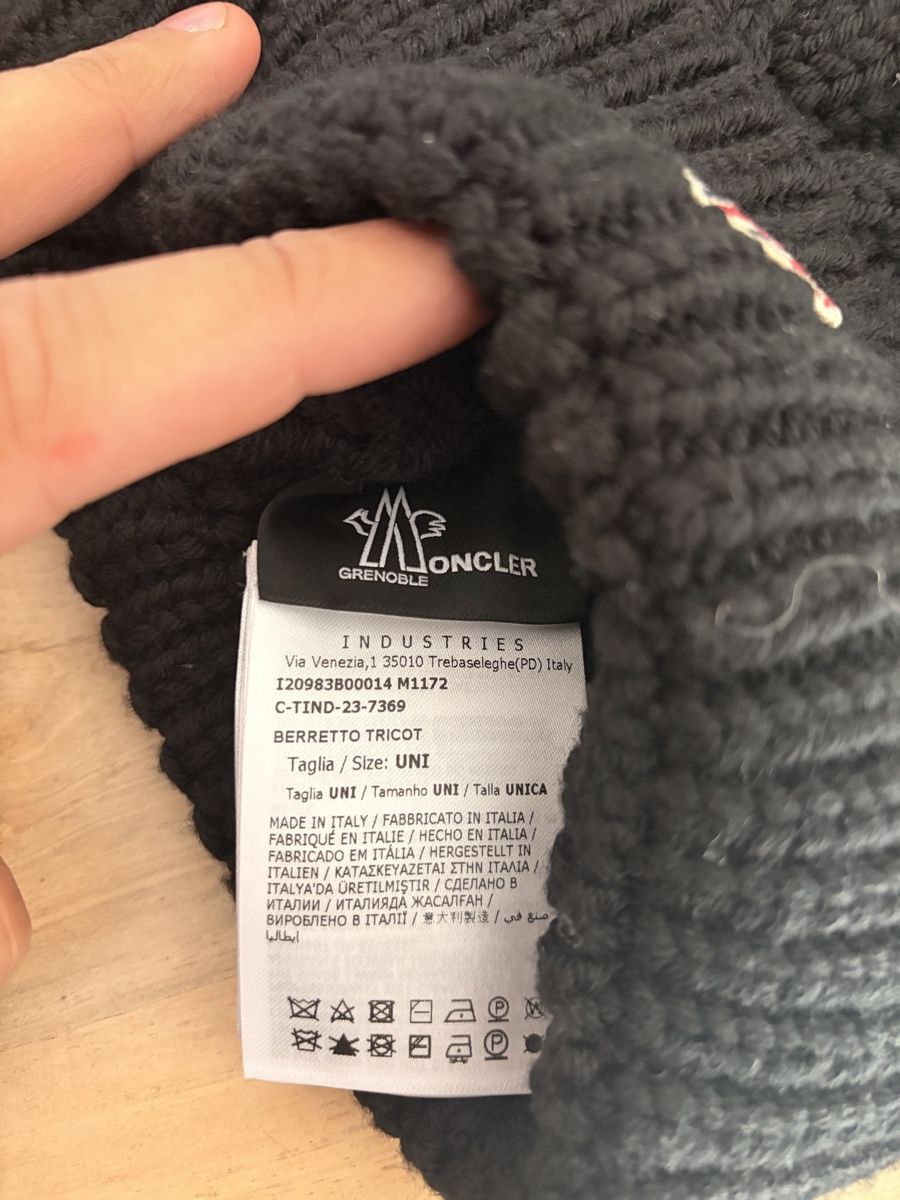 Moncler Altro in  Abbigliamento & Accessori: Moncler Grenoble. Bonnet en Maille Torsadée  – Usato da Crans VS venduto da yor_n5h8 2