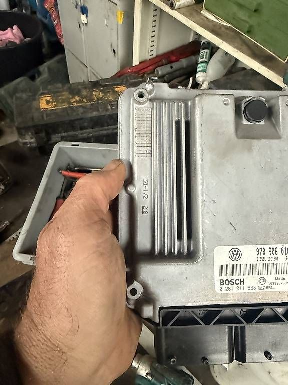 Veicoli commerciali: VW Transporter T5 Bus 2.5 TDI 131 PS  – Usato da Horgen venduto da 11sh 3