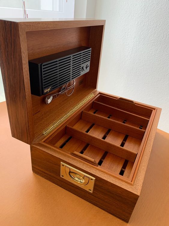 Humidor Davidoff, Vintage mit Zubehör, Schweizer Handarbeit Kaufen
