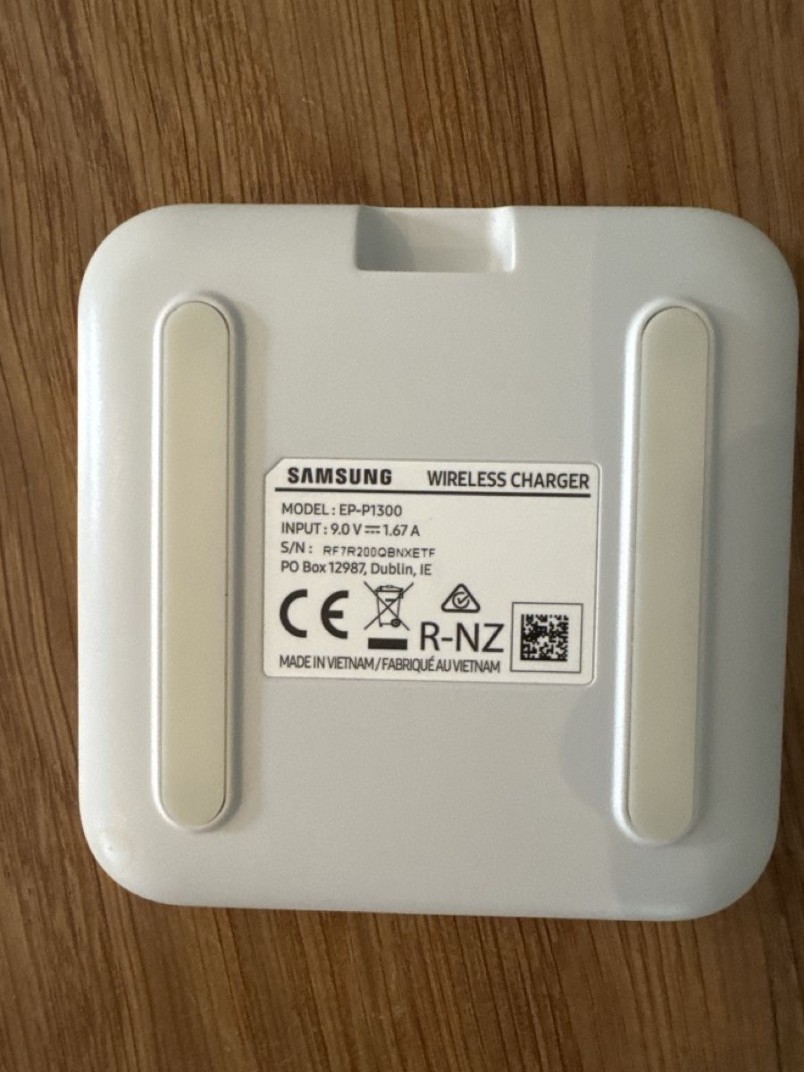 Samsung Caricabatterie: Samsung Wireless Charger EP-P1300 Weiss – Usato da Herisau venduto da Jumanji-J 1