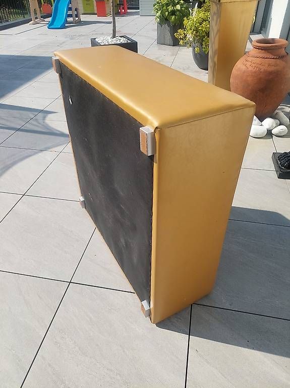 Hocker: Hocker Goldig 92 x 92 cm – Gebraucht aus Ermenswil von Ingram0 2