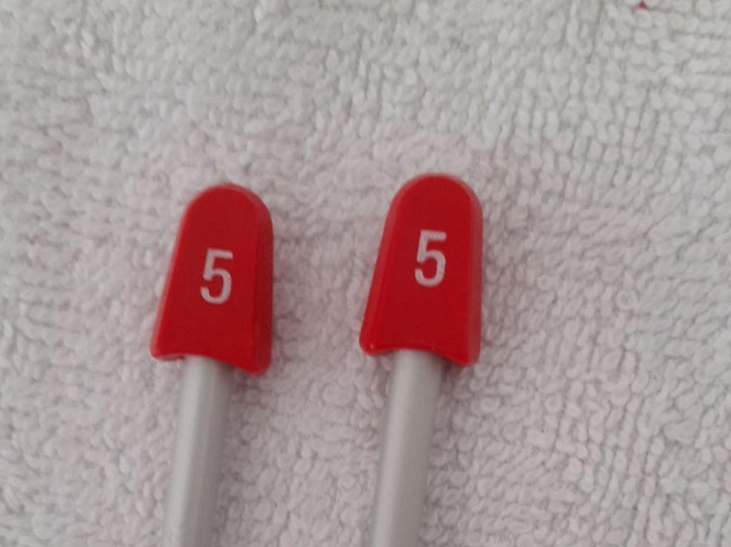 Ferri: Stricknadeln Nr. 5 – Usato da Yverdon venduto da DerStorchUndDieBiene