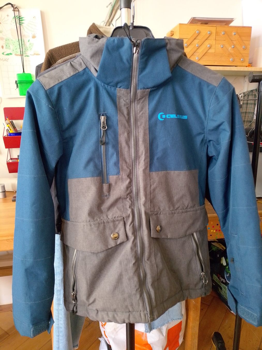 Jacken & Mäntel: Veste d'hiver 128 – Gebraucht aus Fribourg von mar_z757