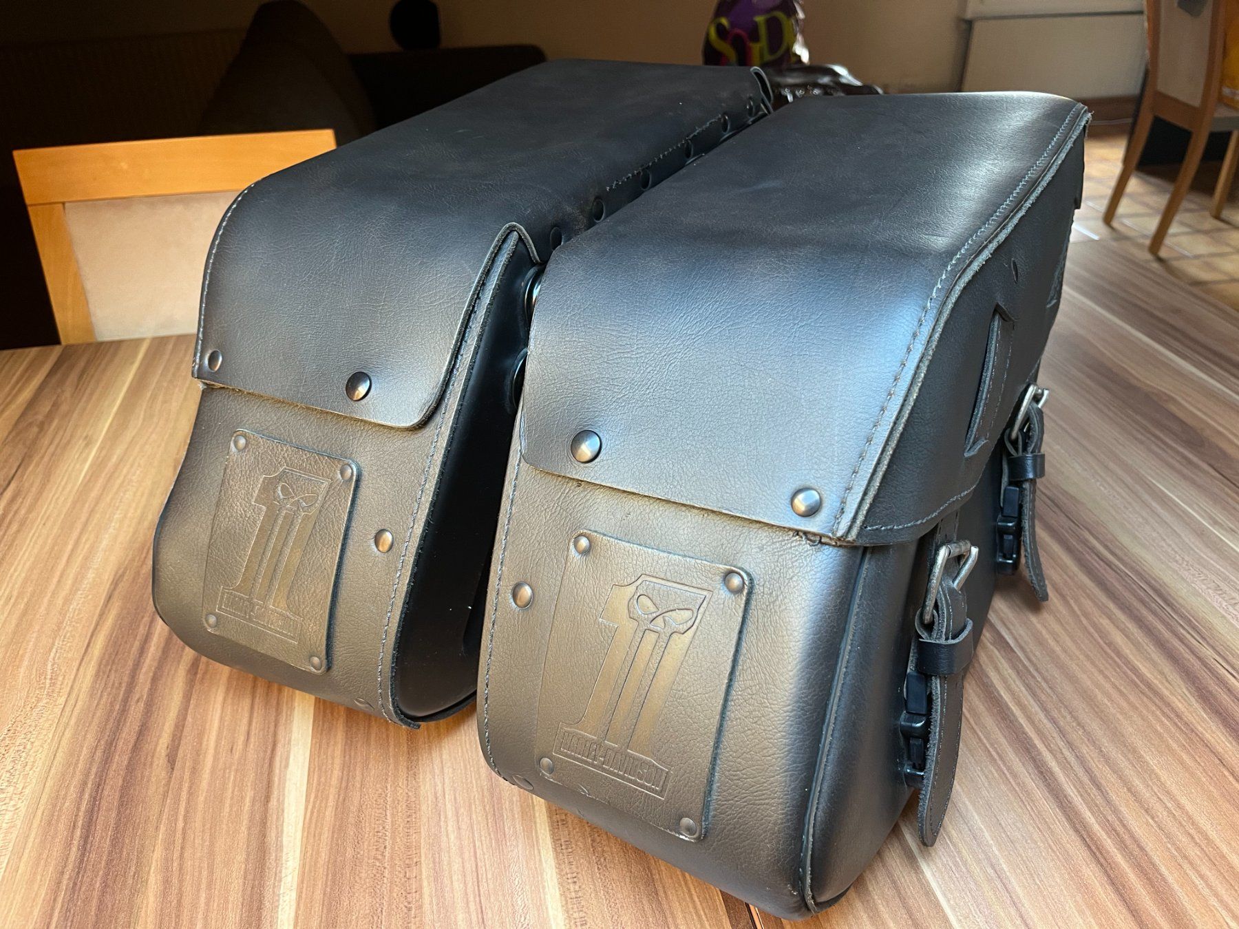 Harley-Davidson Tutti i ricambio per moto: Harley-Davidson Fat Bob 2010 FXDF Dyna Saddlebags Pair – Usato da Montreux venduto da sca_zsy9