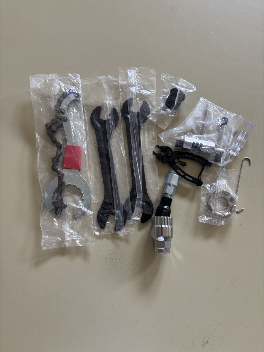 Tutti gli attrezzi: Bicycle Tool Set New Condition – Nuovo (secondo la descrizione) da Morges venduto da Brunocunha05 1