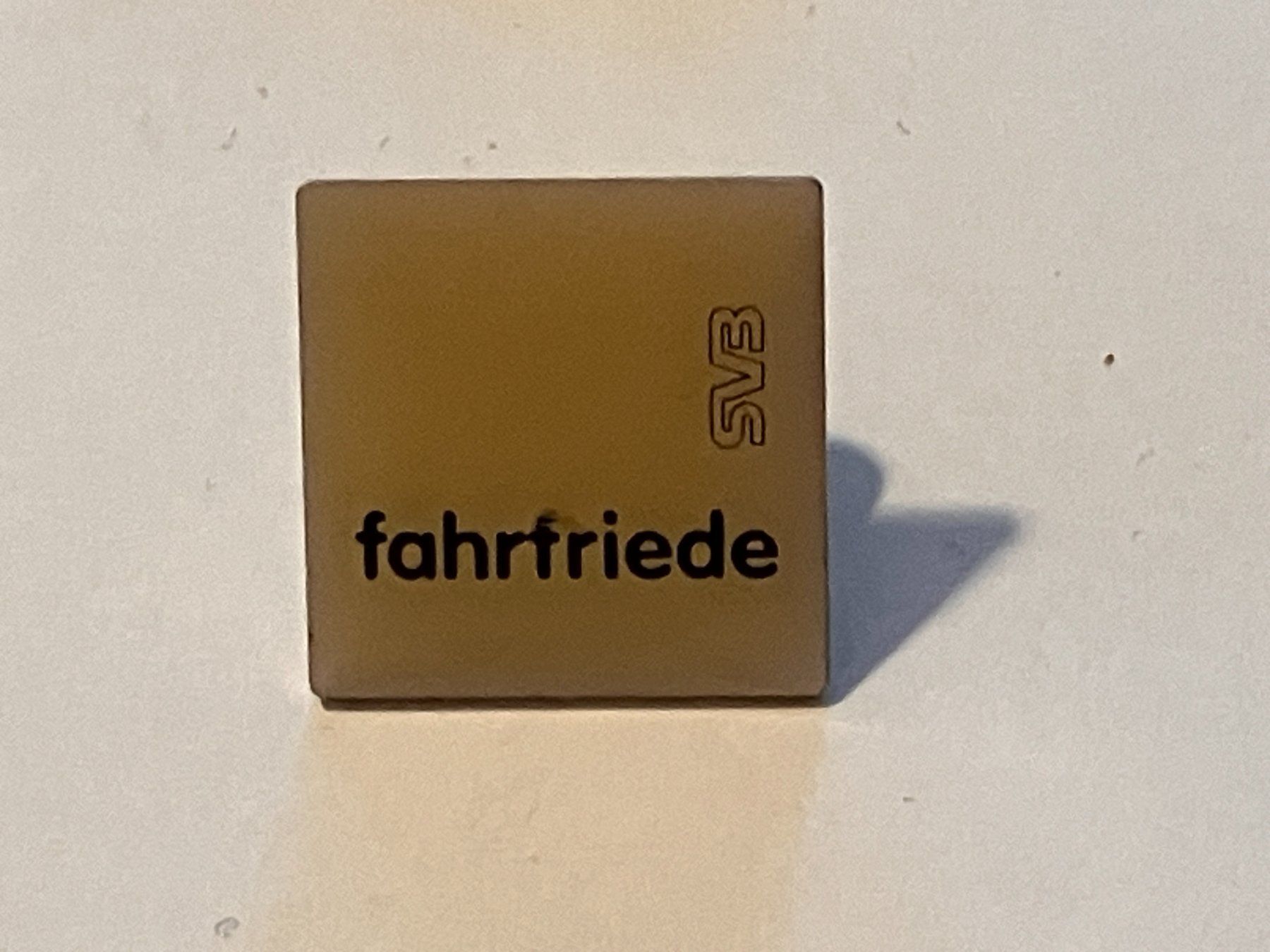 Placchette & Badge: 1 Pin Fahrfriede SVB – Usato da Basel venduto da djwwpp