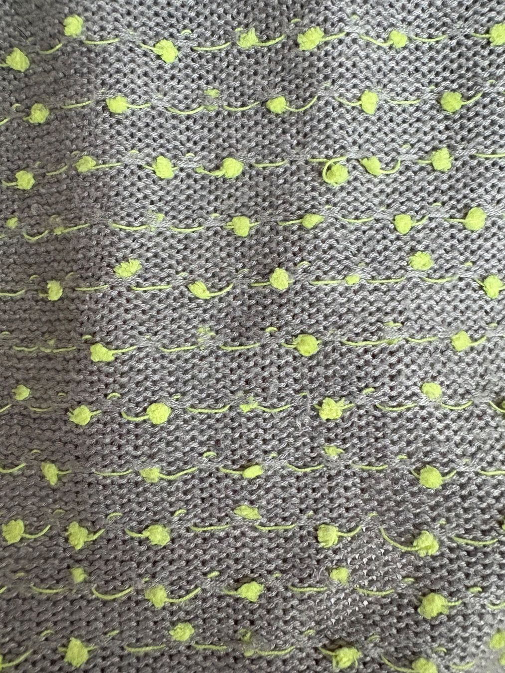 Maglioni & Felpe: Pull gris tendance à pois originaux – Usato da Lausanne venduto da milou201619 1