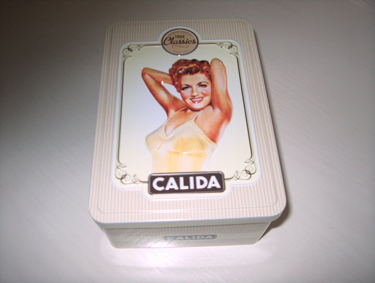 Toutes les décorations: Wunderschöne Blechdose  CALIDA – D'occasion à Buochs par Jenymak 1