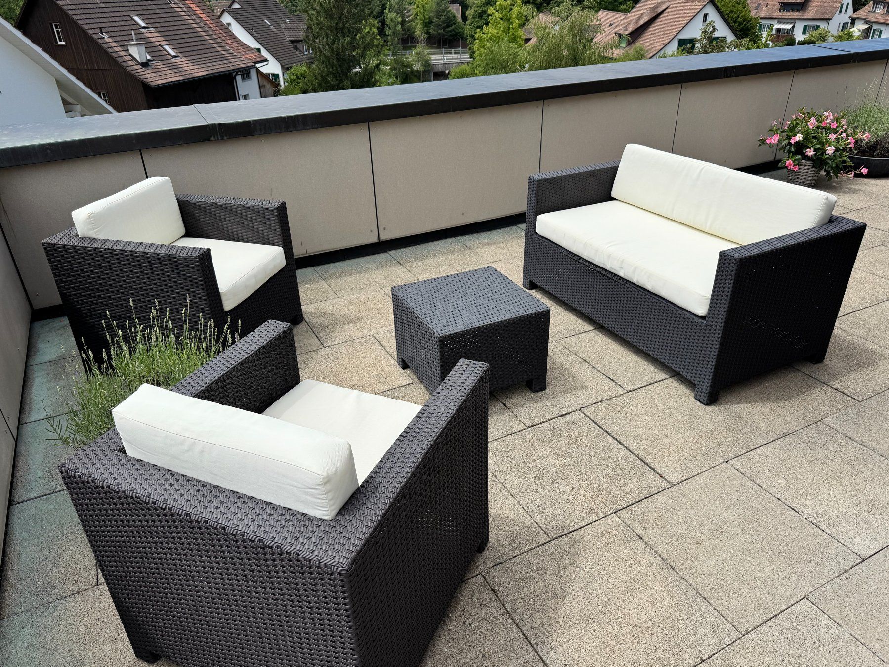 Set di tavolo e panche: Polyrattan Gartenmöbel Set 4-teilig – Difettoso da Zumikon venduto da Poysden 2