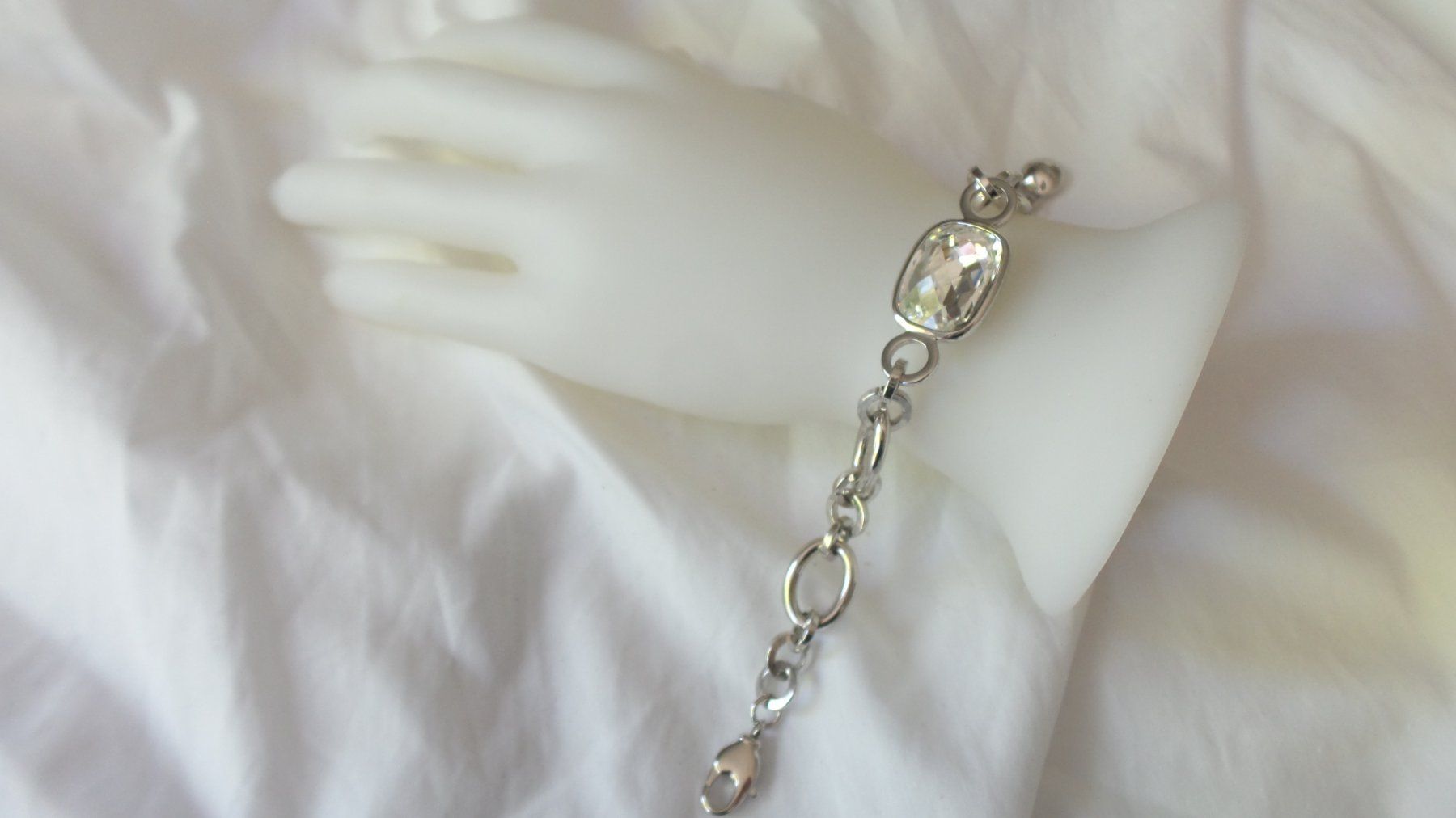 Swarovski Bracciali & Braccialetti: Armband mit Swarovski-Stein weiss – Usato da Muttenz venduto da einfach-schoen 1