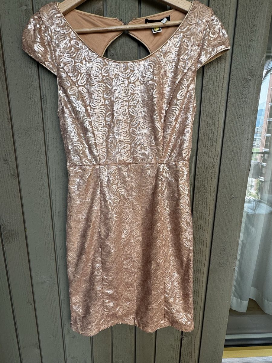 Kleider: Rose Gold Sequin Cocktail Dress- S – Gebraucht aus Horw von lor_mh97 1