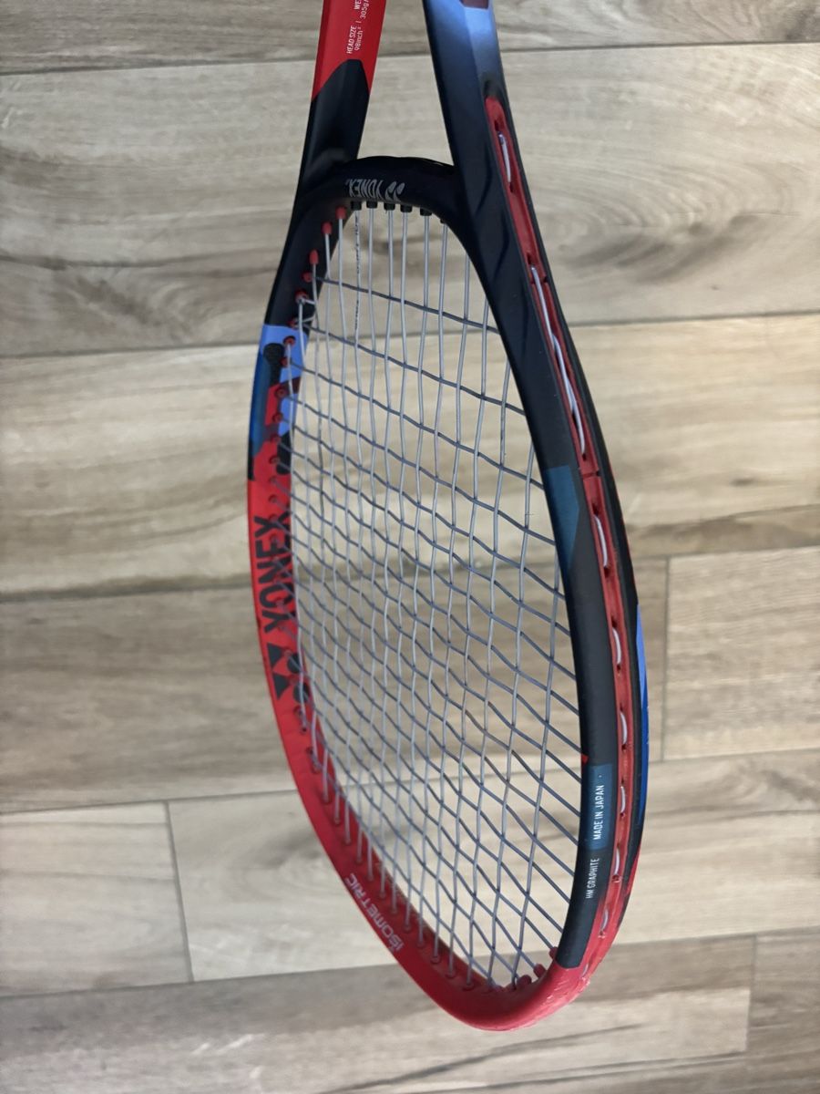 Yonex Raquettes: Yonex Vcore 98 grip 3 305g – D'occasion à Payerne par Xl_27 2