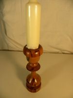 Schöner kleiner Kerzenständer aus Holz