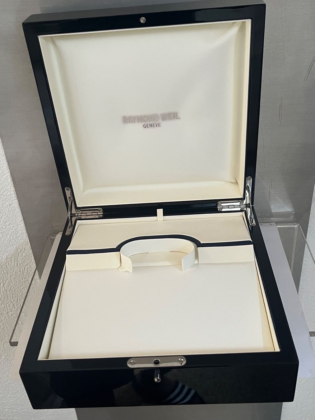 Scatole porta orologi: écrin de montre Reymond Weil neuf – Nuovo (secondo la descrizione) da St-Légier-Chiésaz venduto da Antichorloge 2