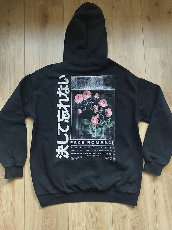 Maglioni & Felpe: Kapuzenpulli schwarz Grösse M mit Backprint – Usato da Küttigen venduto da SimiKimi7