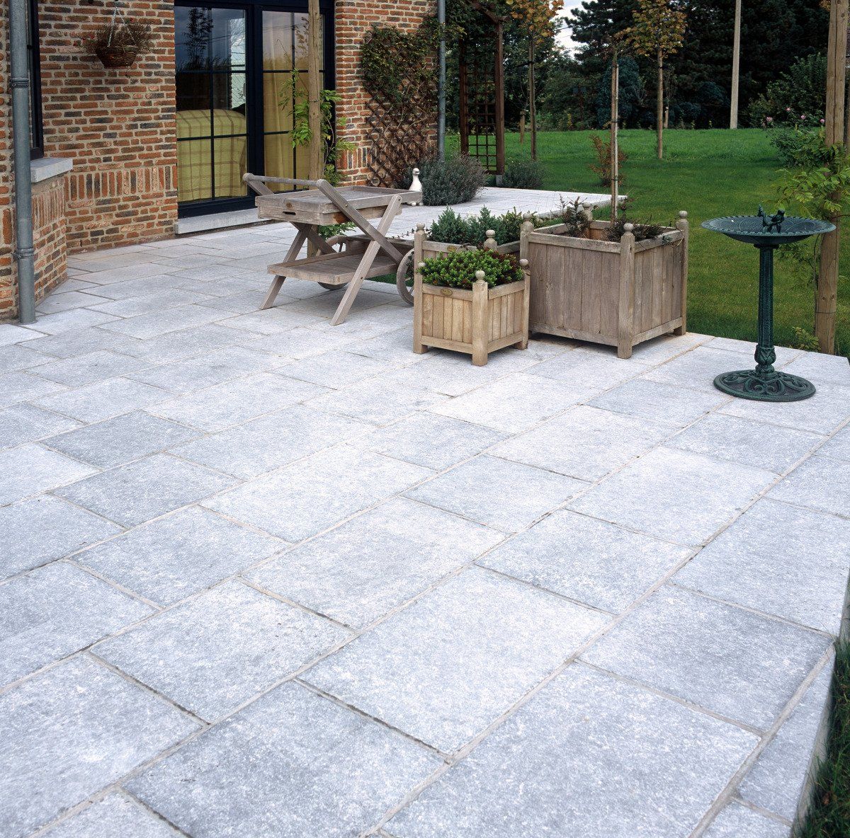 Revêtements de sol: 6 m2 Bodenplatten Marmor grau 60x40x3cm, gestrahlt – D'occasion à Steinmaur par Steinbeisser