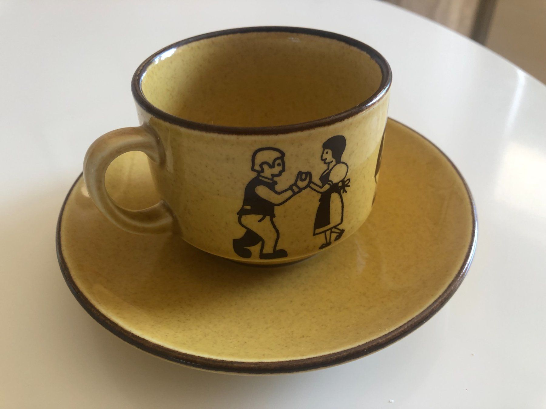 Rössler Tassen: Kaffeetasse Folklore von Rössler – Gebraucht aus Bassersdorf von sammelfloh 2