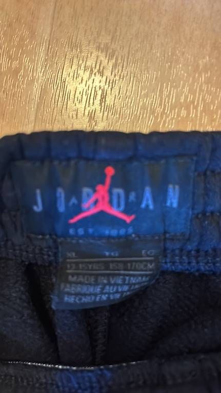 Pantaloni: Pantaloni tuta Jordan  – Usato da Riva San Vitale venduto da ame_rtg5 1
