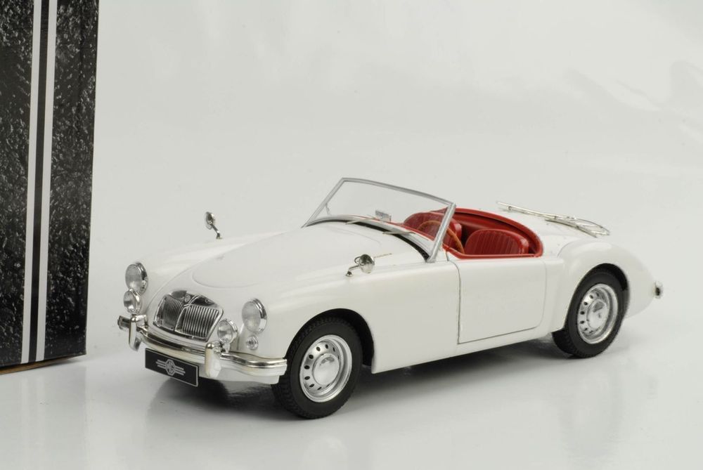 MG - MGA MKII A 1600 1981 - Triple 9 - 1/18 - Autos Miniatures